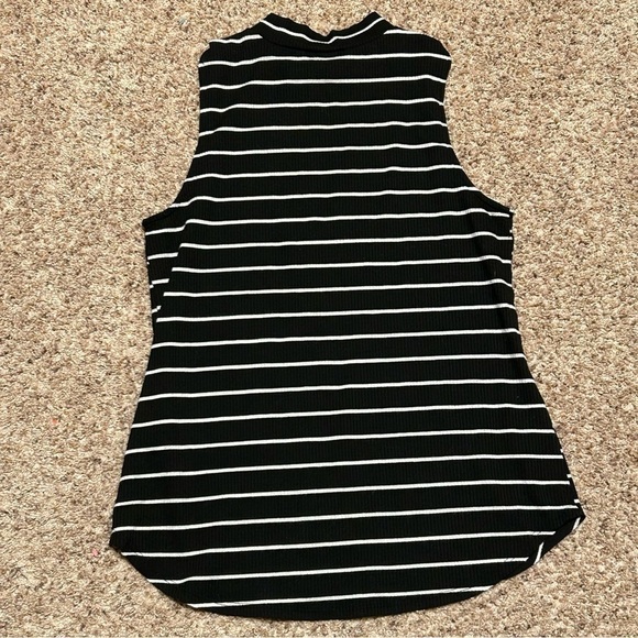 Apt. 9 women’s black striped tank top - Picture 2 of 5
